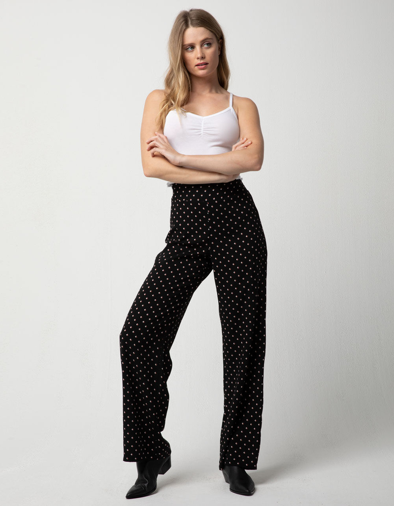 BOZZOLO Cinch Lettuce Edge White Womens Crop Tank Top image number 3