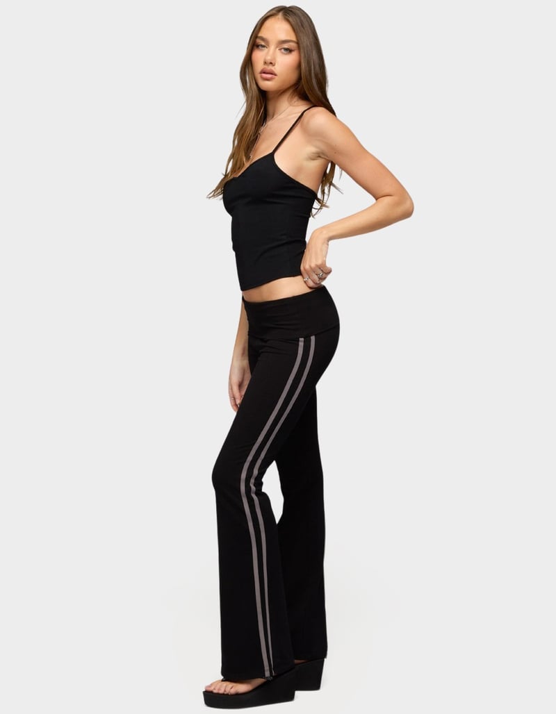 EDIKTED Yolena Ribbed V-Neck Tank Top image number 3