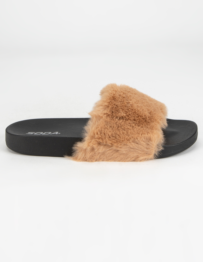 SODA Oversized Faux Fur Womens Natural Slide Sandals image number 2