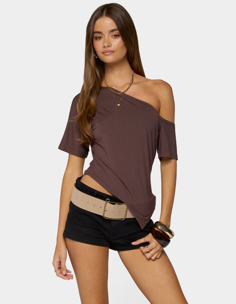 EDIKTED Elori Asymmetric Off Shoulder Top image number 0