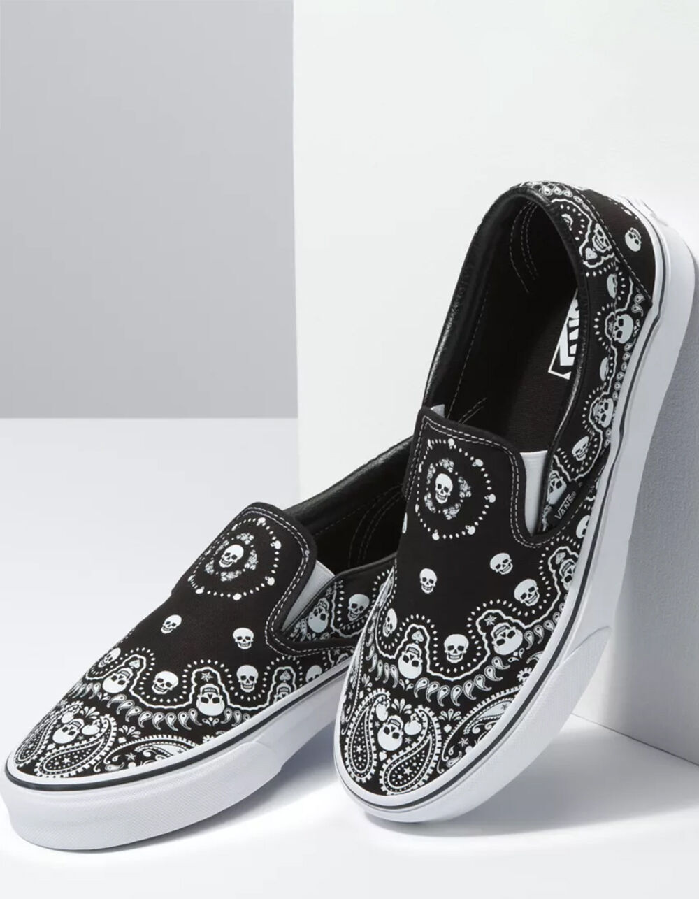 VANS Bandana Skull Classic Slip-On Shoes - BLACK/WHITE | Tillys