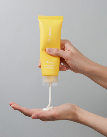 PAPA RECIPE Honey Moisture Bombee Moisture Facial Cleanser Alternative Image