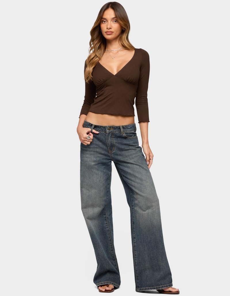 EDIKTED Cassisy Quarter Sleeve Wide V-Neck Top image number 3