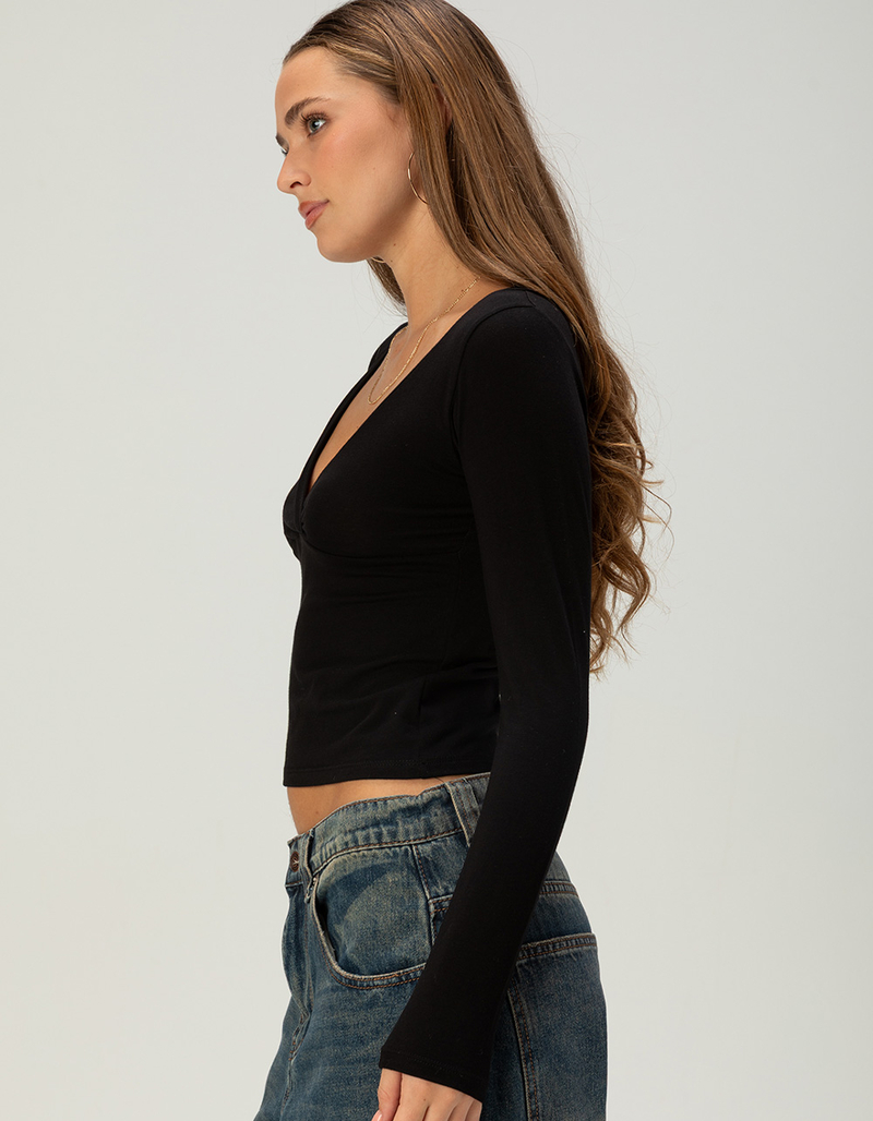 TILLYS Womens Long Sleeve Surplice Tee image number 2