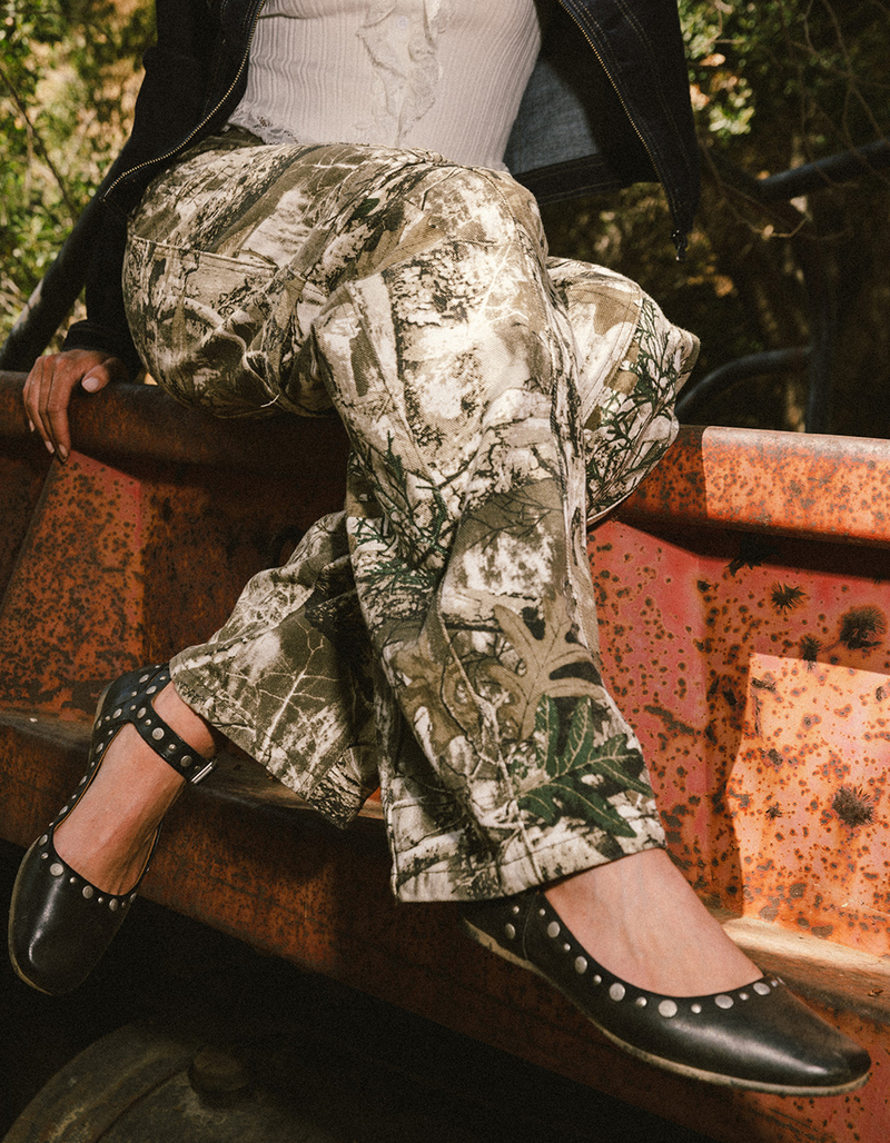 WEST OF MELROSE Convertible Camo Womens Pants image number 7