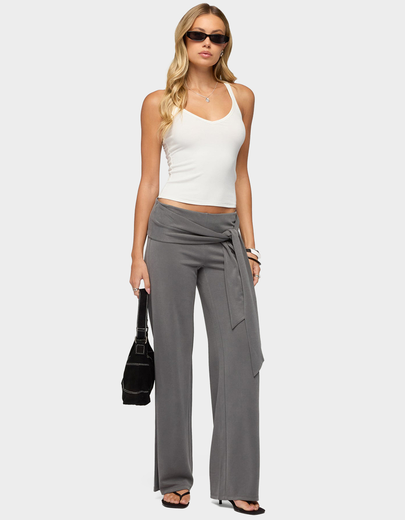 EDIKTED Juliena Ribbed V-Neck Tank Top image number 4