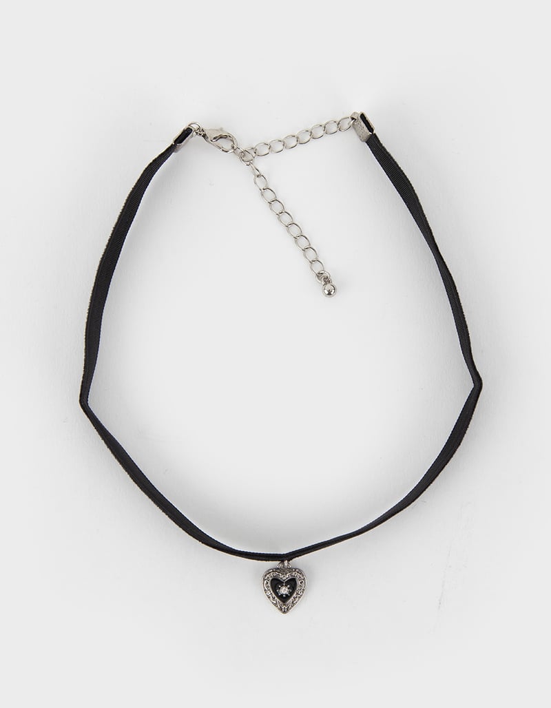 FULL TILT Heart Velvet Choker image number 0