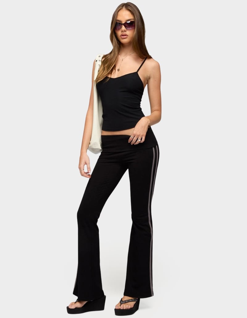 EDIKTED Yolena Ribbed V-Neck Tank Top image number 4