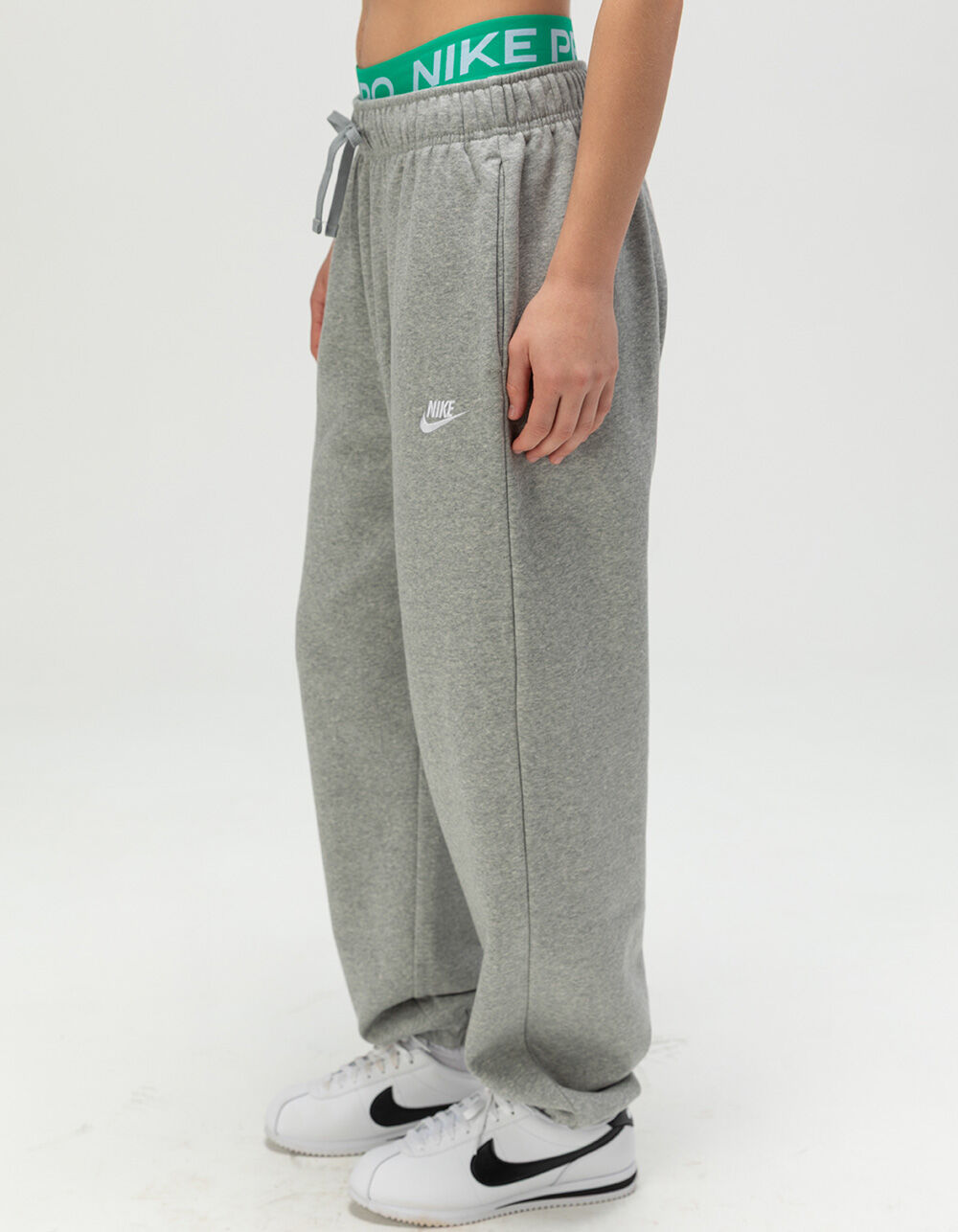 loose fit nike sweatpants womens