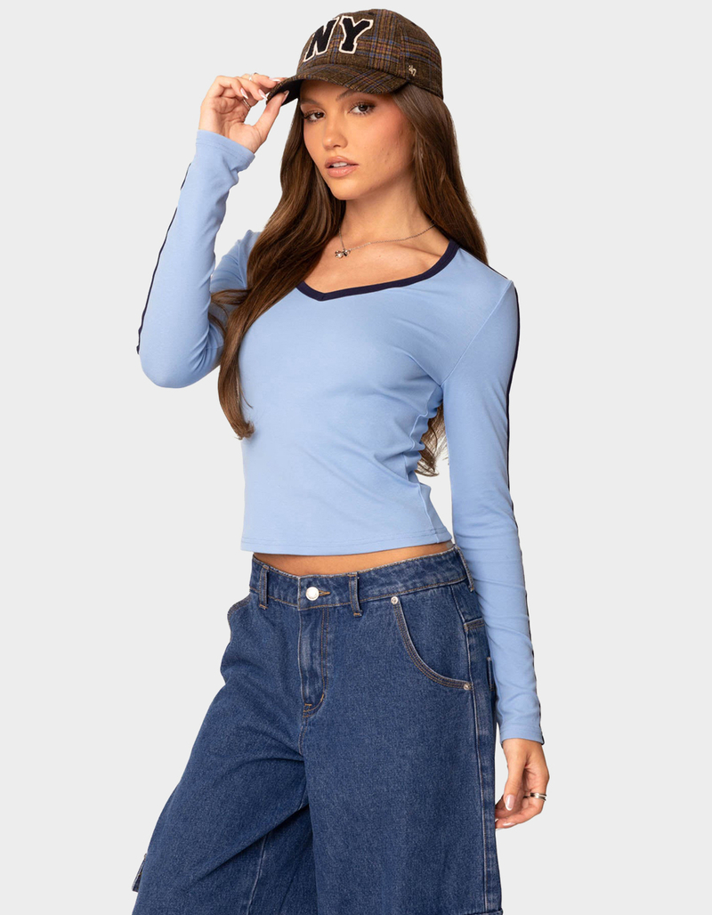 EDIKTED Contrast V-Neck Long Sleeve Tee image number 2