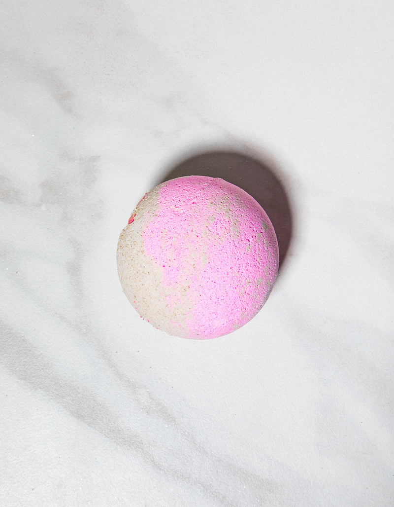 FEELING SMITTEN Less Drama More Llama Bath Bomb image number 0