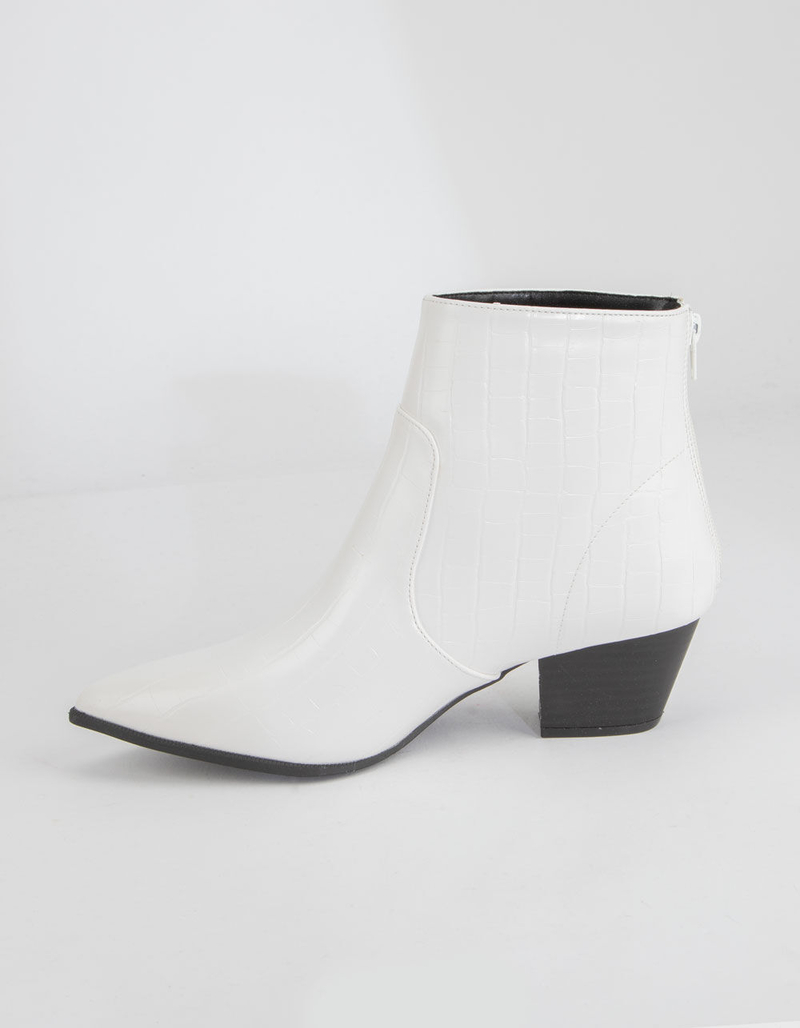 QUPID Point Toe Croc Womens Booties image number 2