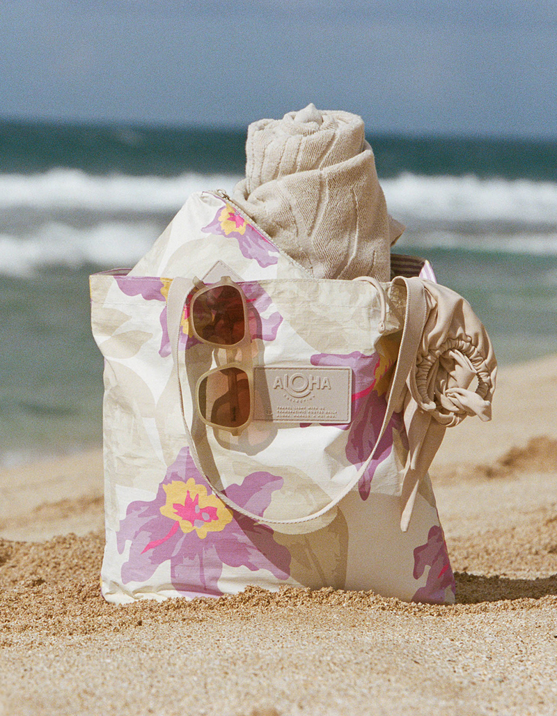 ALOHA COLLECTION Makana Day Tripper Tote Bag image number 5