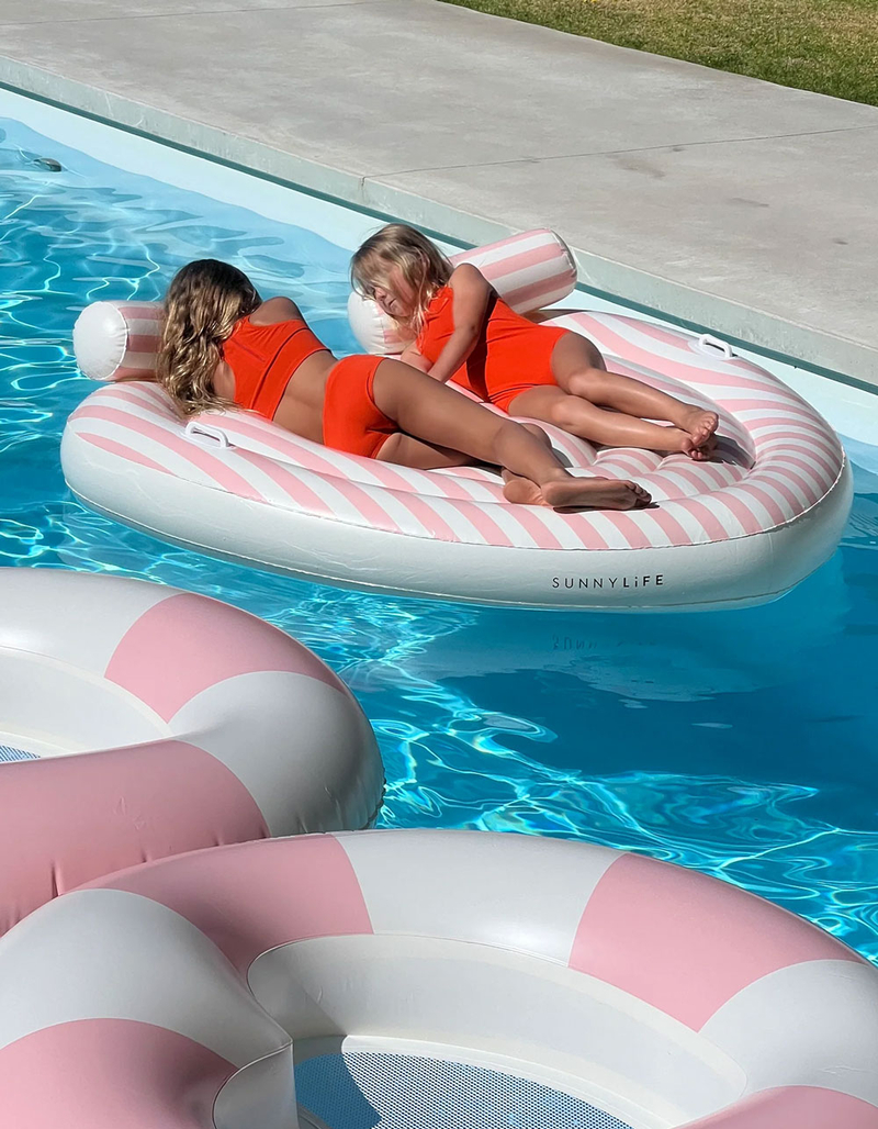 SUNNYLIFE Stole My Heart Twin Lie-On Float image number 3