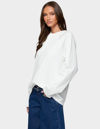 EDIKTED Cyrus Henley Oversized Top Alternative Image