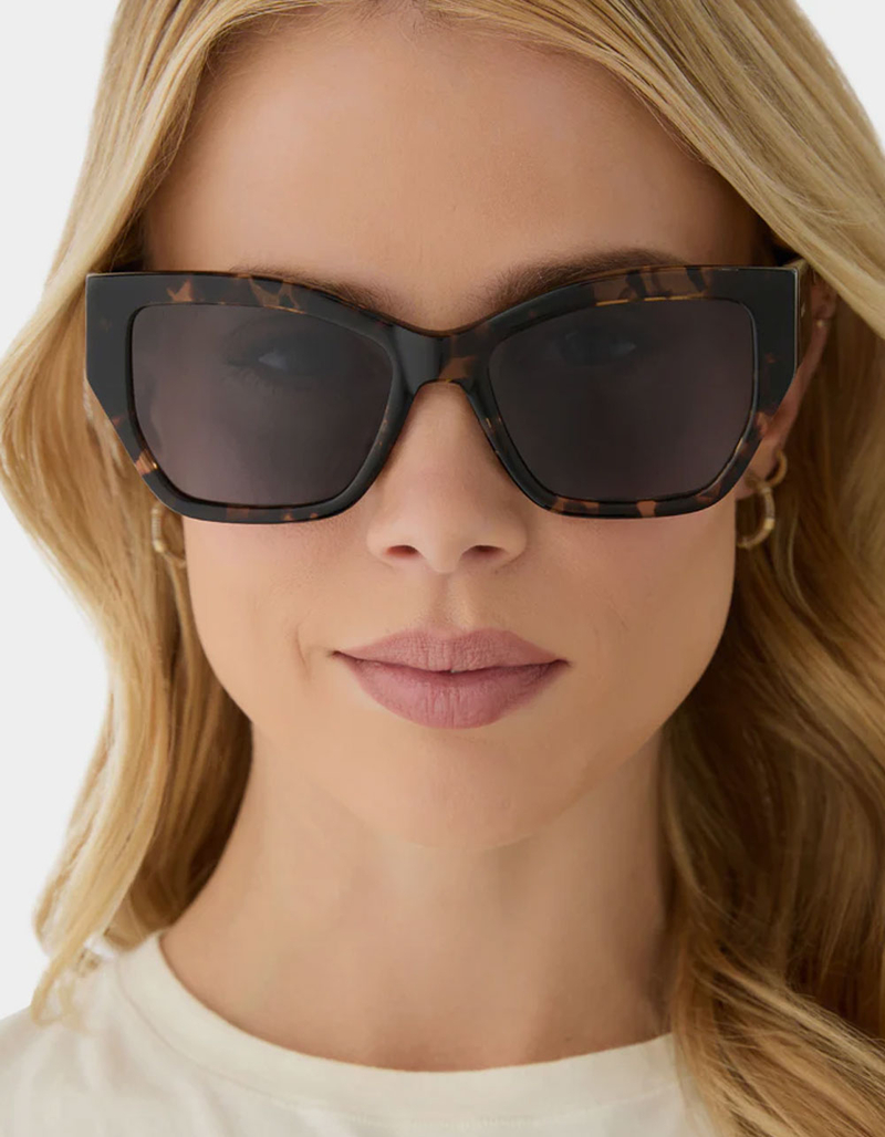 DIFF EYEWEAR Vivienne Polarized Sunglasses image number 4
