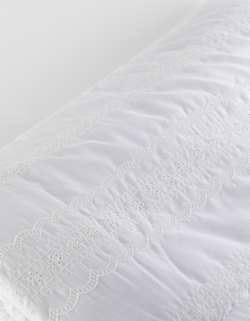 TILLYS HOME Eyelet Embroidered Throw Blanket image number 2