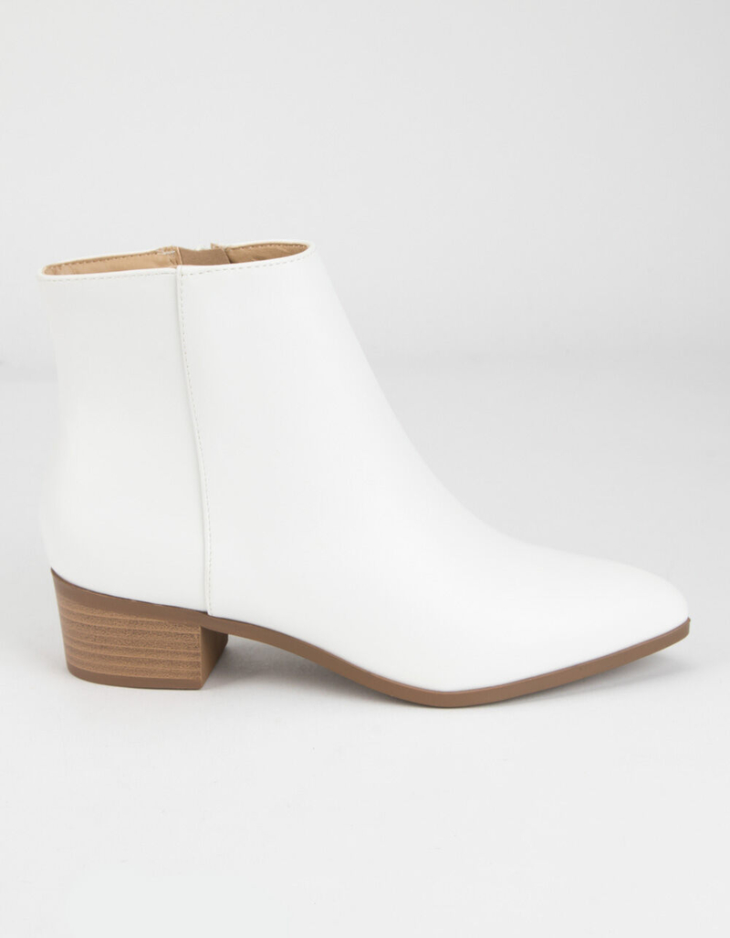 CITY CLASSIFIED Point Toe Womens White Booties image number 1