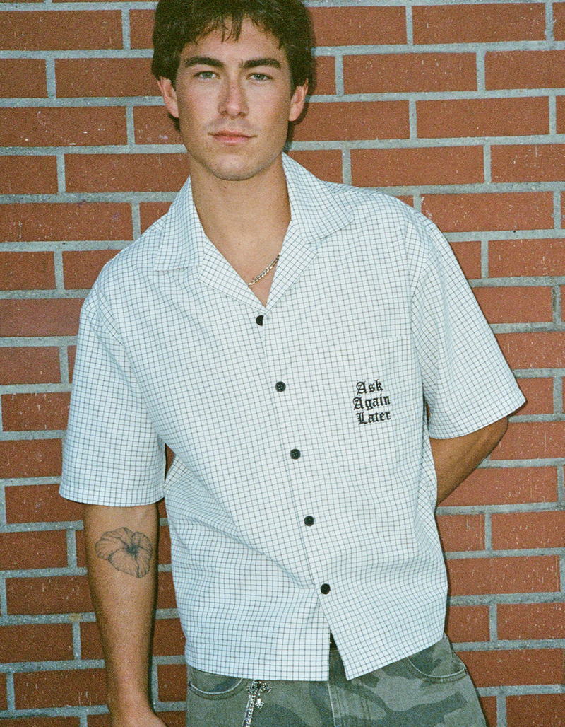 RSQ Mens Graphic Crop Button Up Shirt image number 4