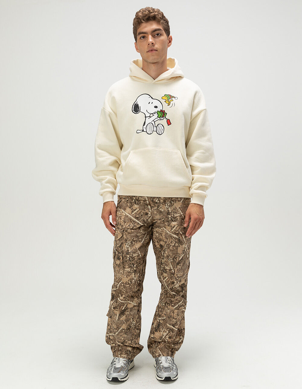 RSQ x Peanuts Snoopy Gift Mens Hoodie - OFF WHITE | Tillys