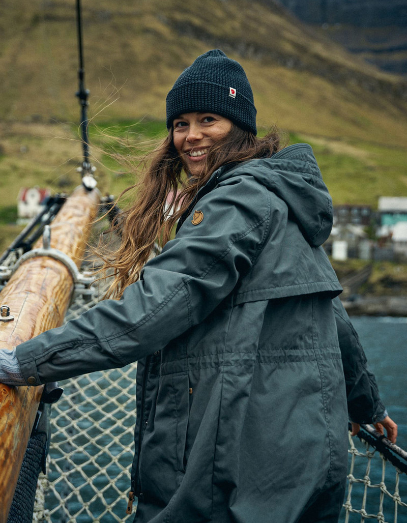 FJALLRAVEN Tab Knitted Beanie image number 3