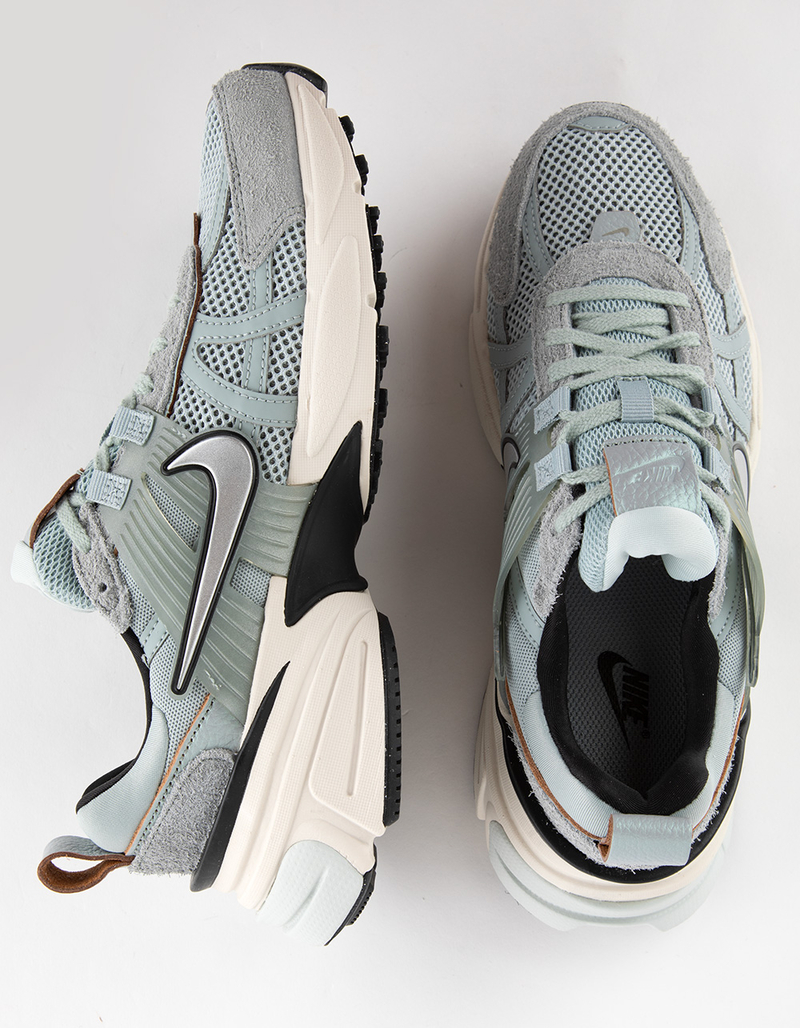 NIKE V2K Womens Running Shoes image number 4