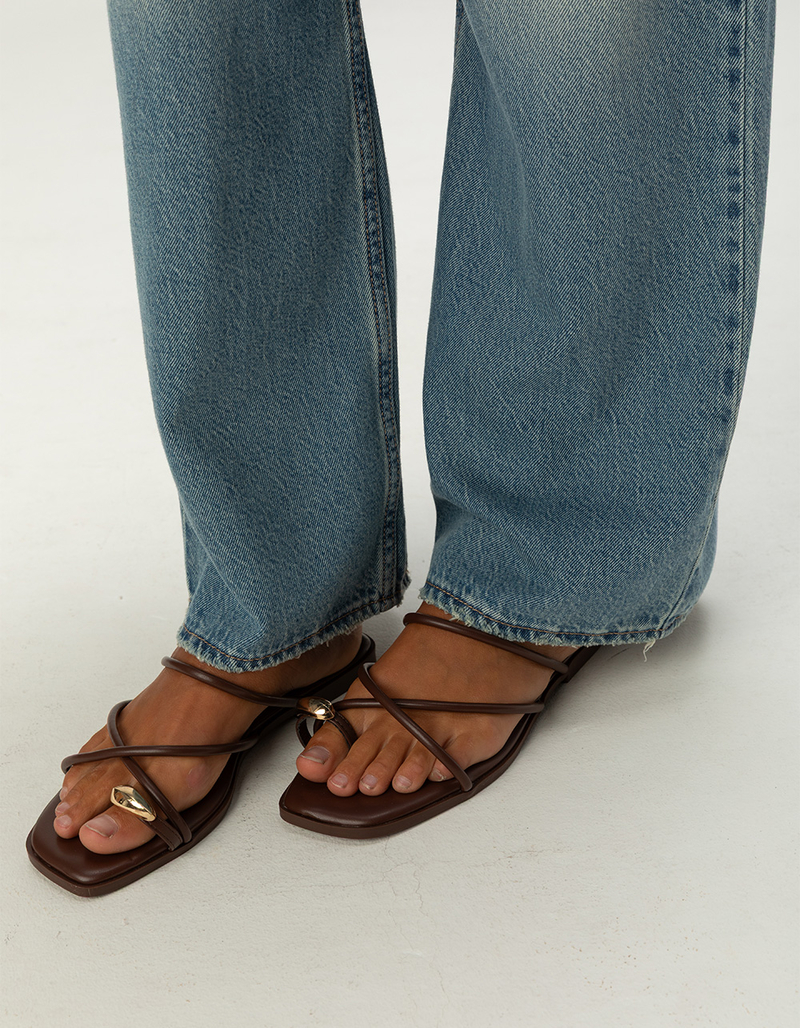 BAMBOO Hint Womens Toe Sandals image number 1