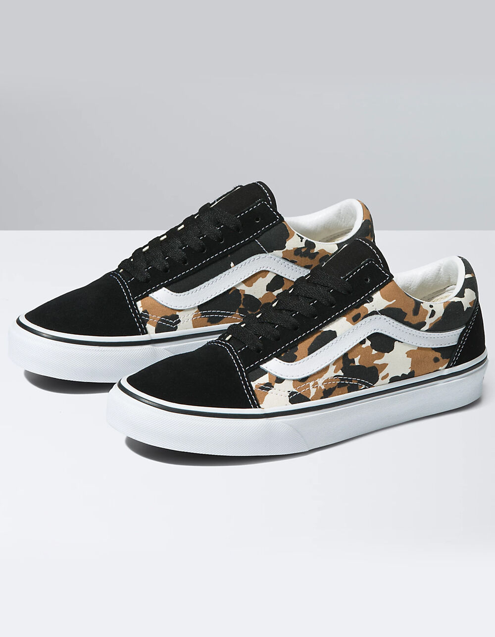 Zoomed in image of VANS Old Skool Womens Shoes Image: 1