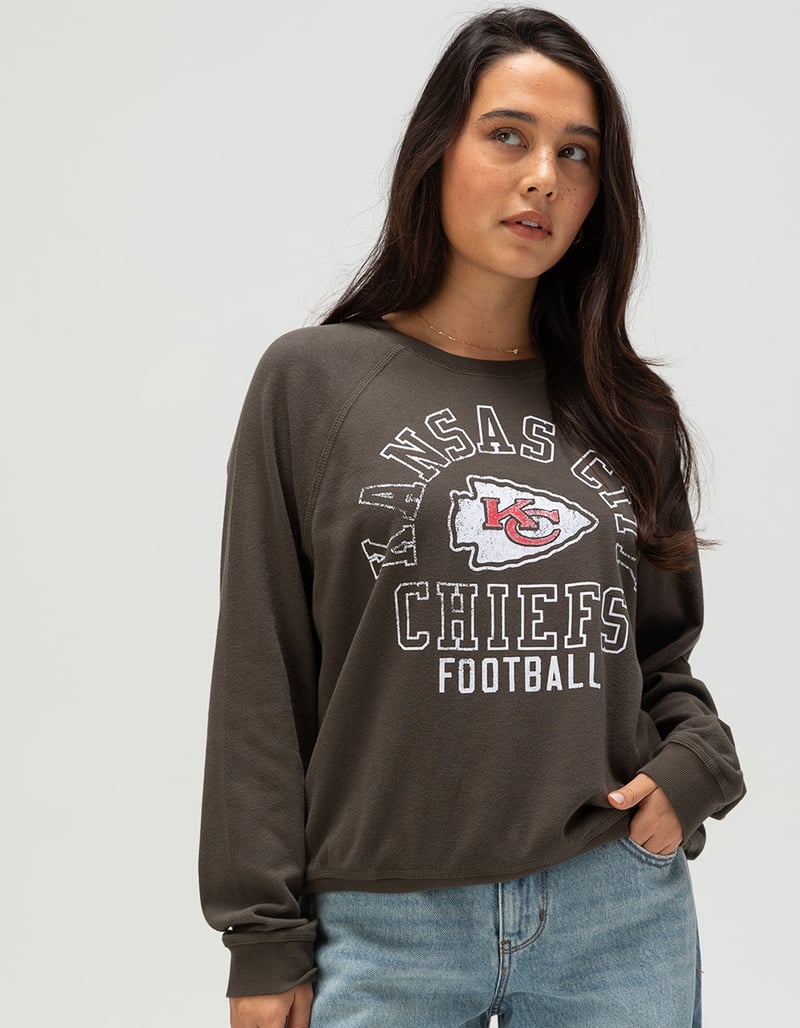JUNK FOOD Kansas City Chiefs Flocked Raglan Crew Womens Sweatshirt image number 3