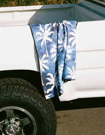 SLOWTIDE Luca Tie Dye Performance Quick-Dry Travel Towel Alternative Image