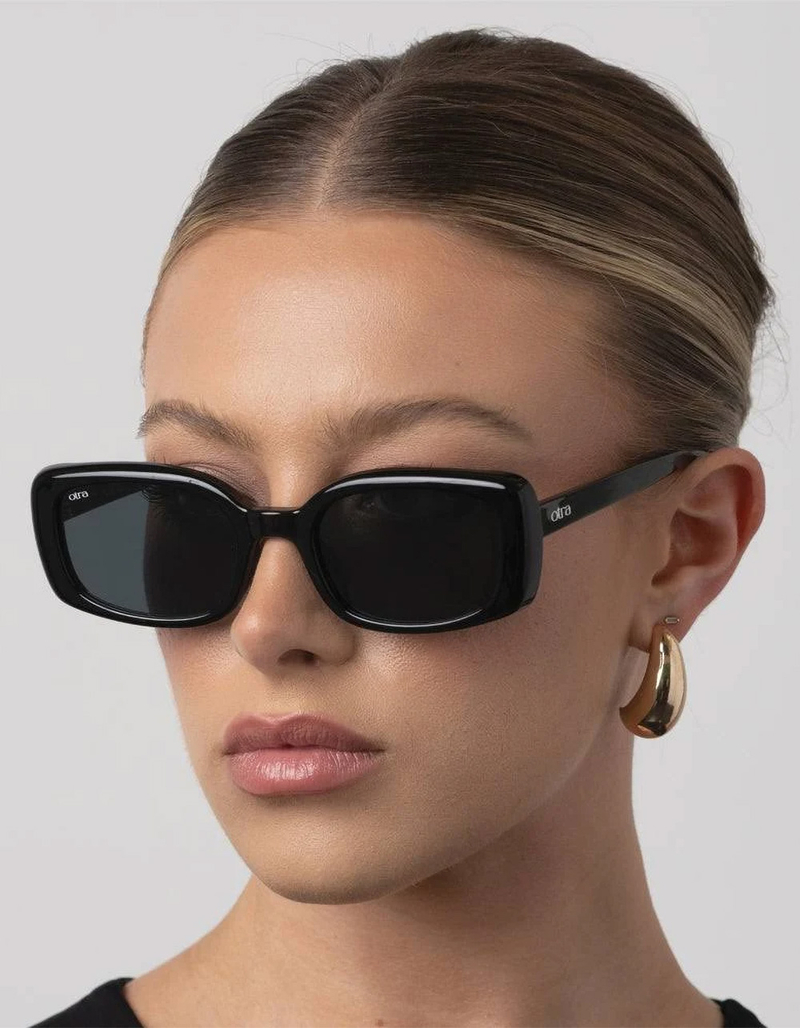 OTRA Daisy Sunglasses image number 2
