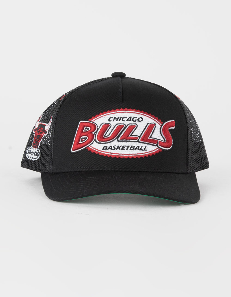 MITCHELL & NESS Chicago Bulls NBA Team Mens Trucker Hat image number 1