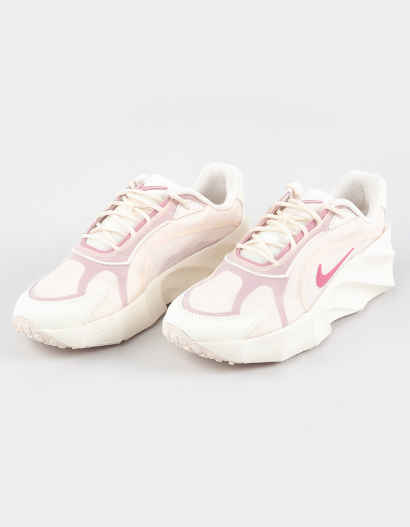 NIKE Aura Edge Womens Shoes image number 1
