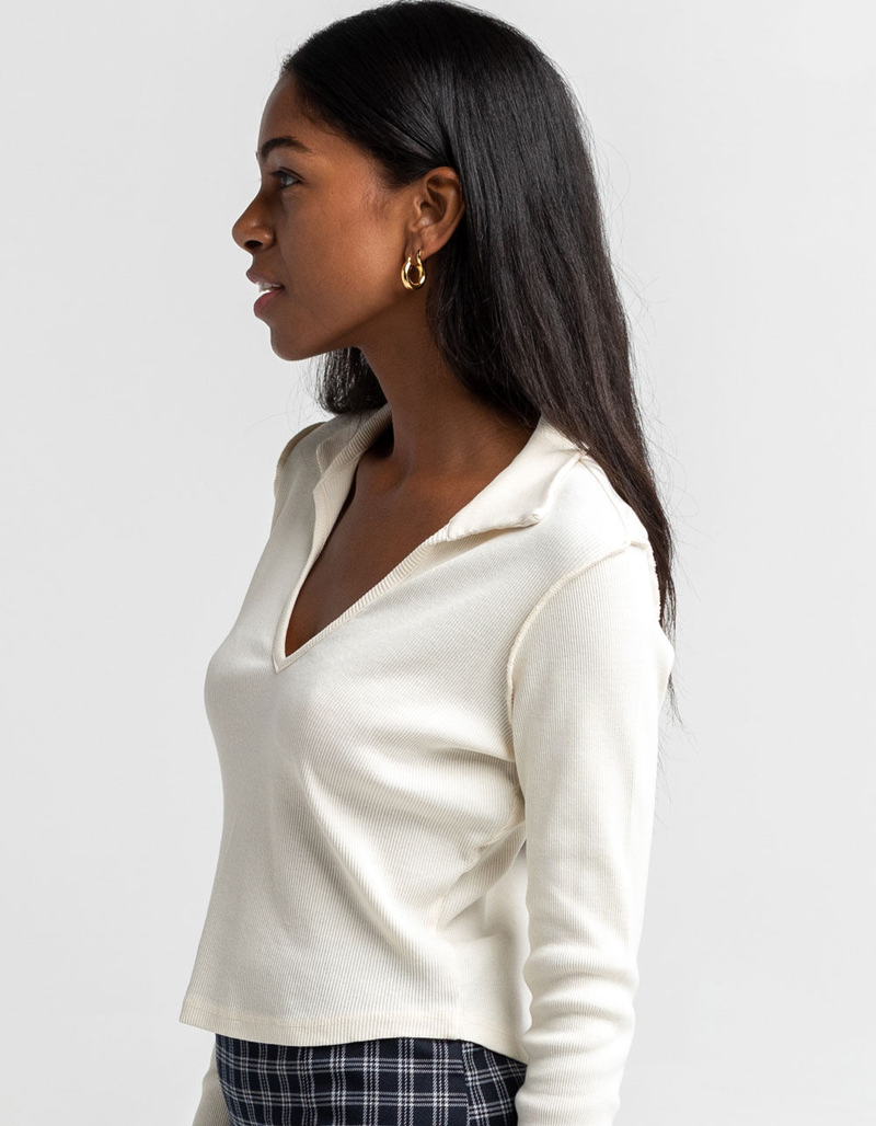 FULL TILT Womens Cream V Neck Johnny Collar Tee image number 1