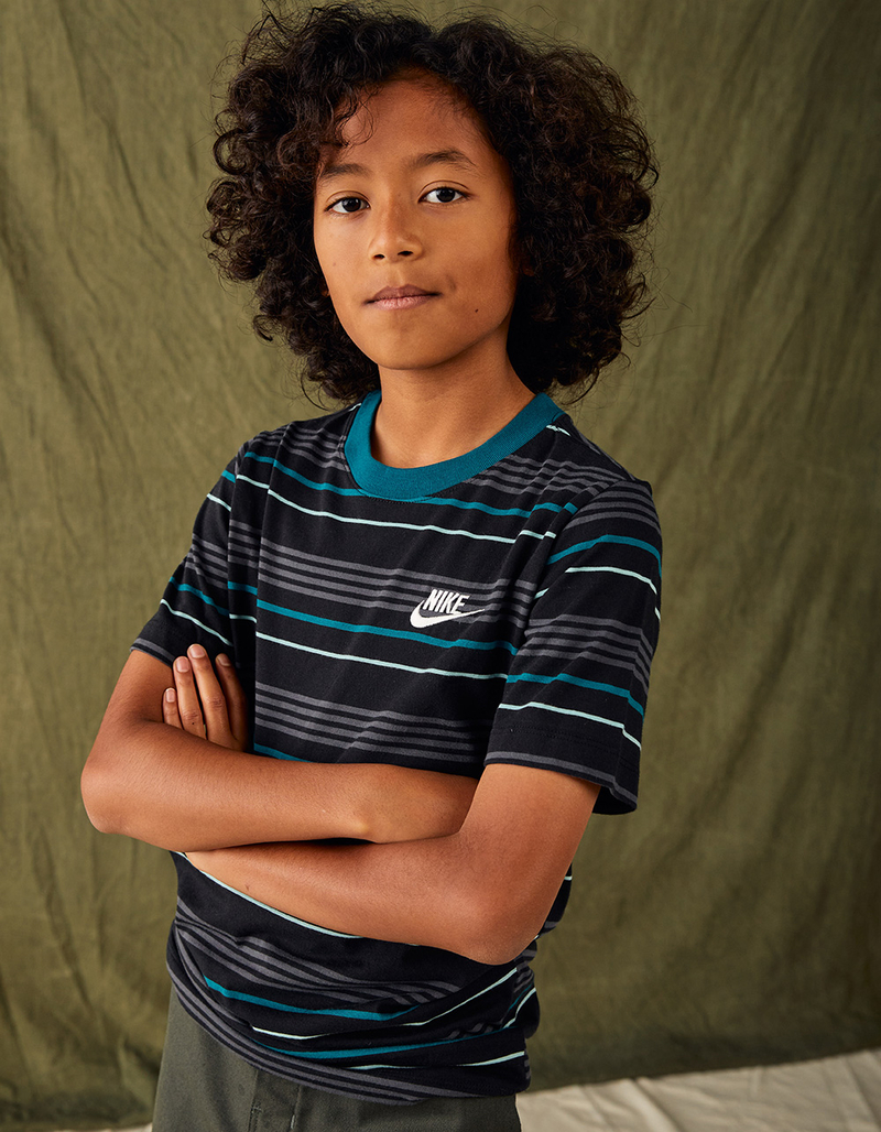 NIKE Sportswear Club Stripe Boys Tee image number 0