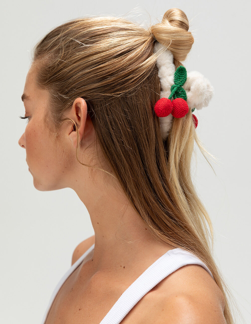 FULL TILT Faux Fur/Crochet Cherry Claw Clip - CREAM - ONE SIZE