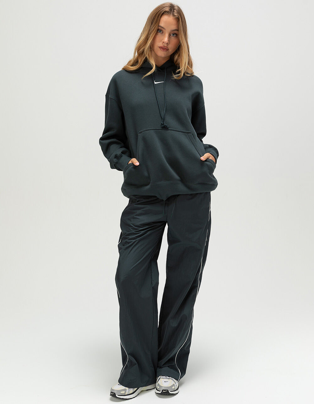 NIKE Sportswear Woven Windrunner Womens Open Hem Pants - DK GREEN