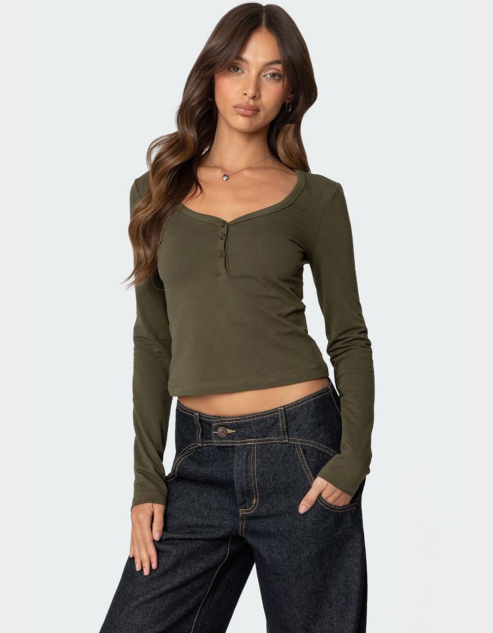 EDIKTED Leah Henley Top - DK GREEN | Tillys
