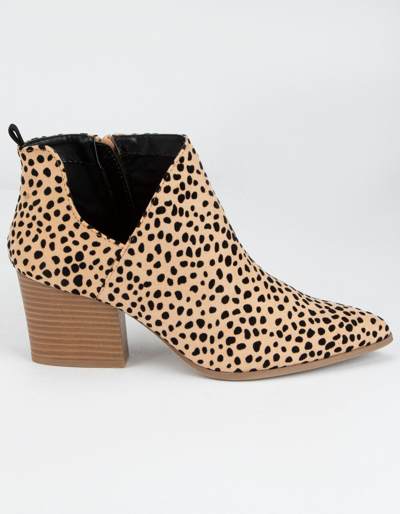 QUPID Chop Out Leopard Womens Booties image number 1