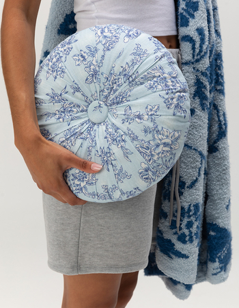 TILLYS HOME Chloe Pintuck Pillow Alternative Image