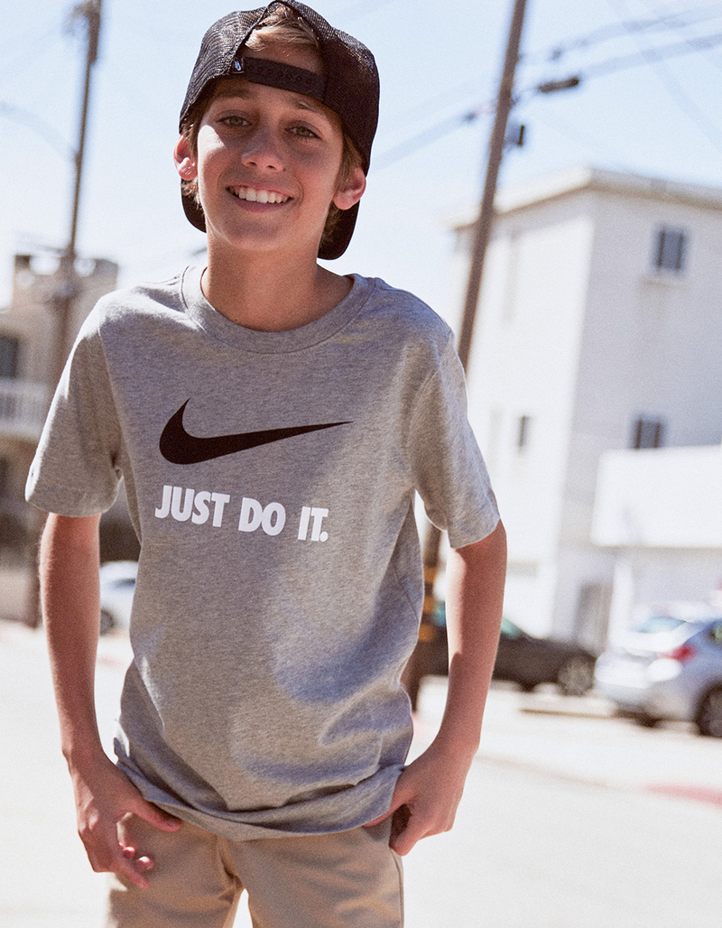NIKE Swoosh Boys Tee image number 3