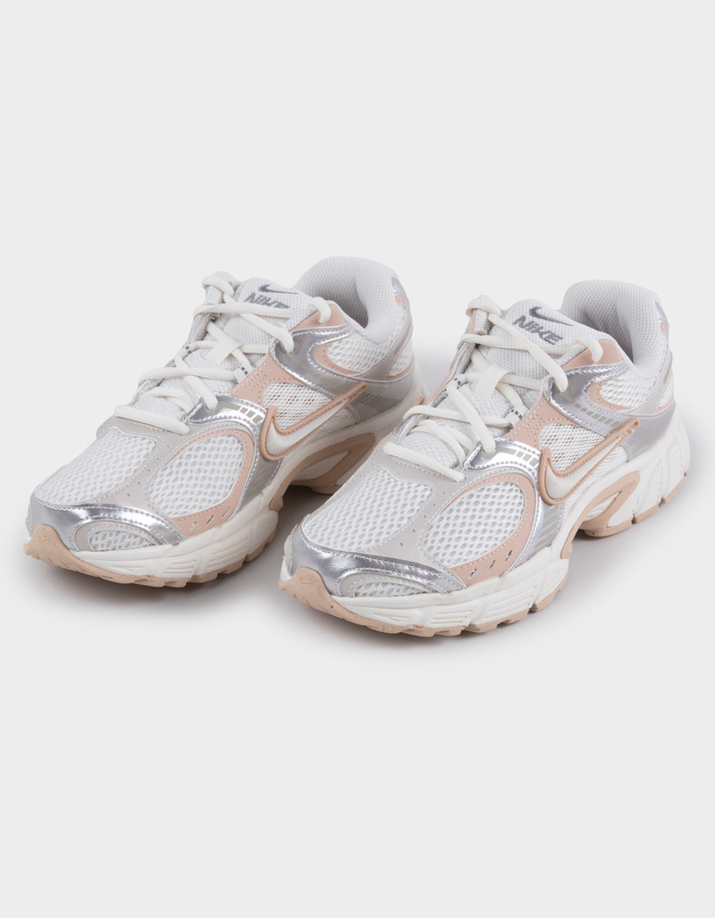 NIKE V5 RNR Womens Shoes image number 1