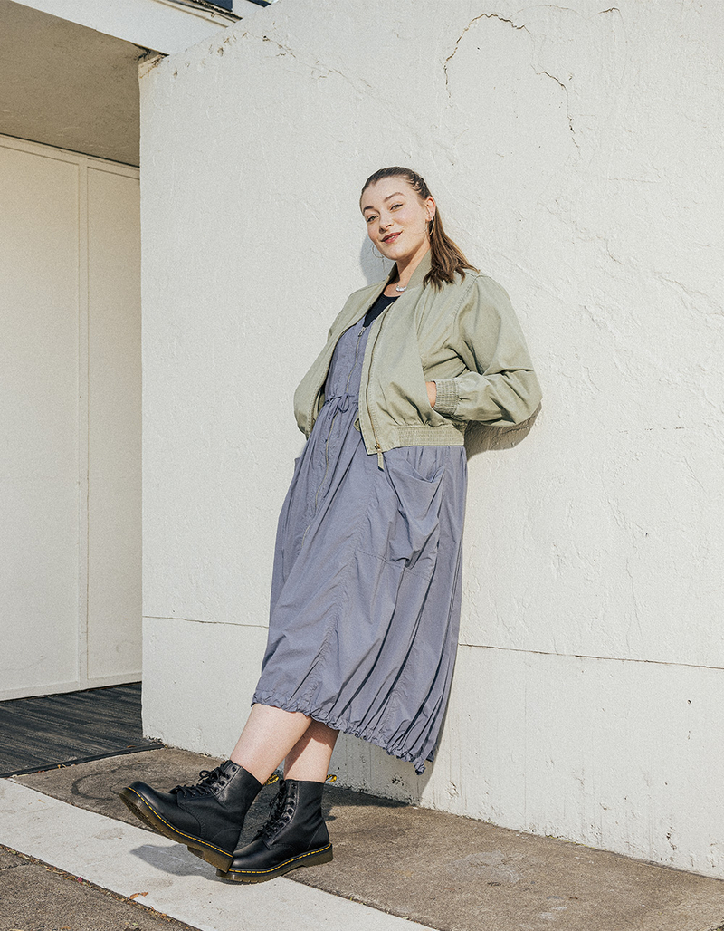 DR. MARTENS 1460 Pascal Virginia Leather Womens Boots image number 5