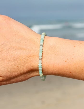 MAUKA Aquamarine Clasp Bracelet Alternative Image