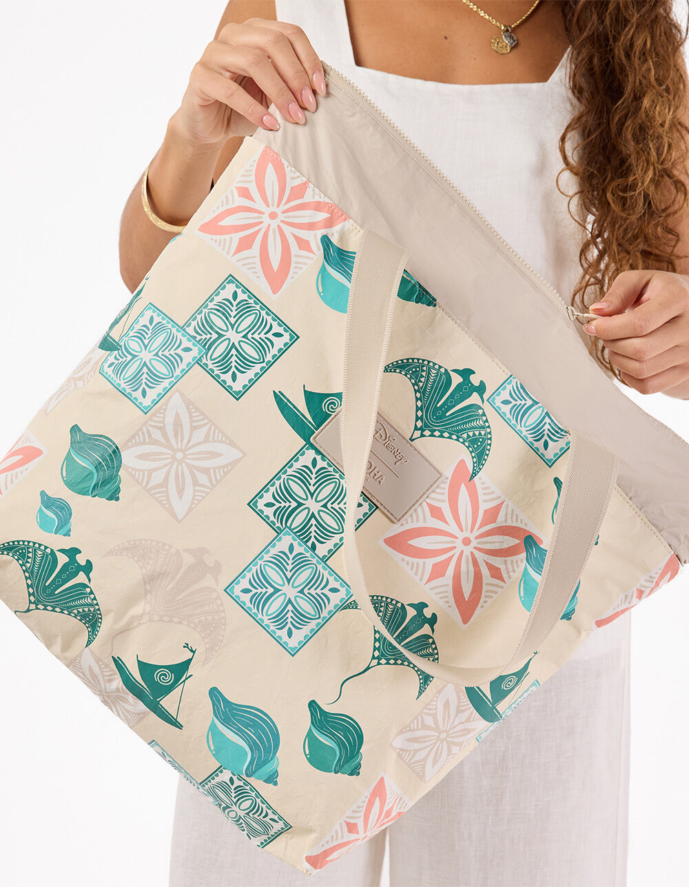 m☆ALOHA COLLECTION Disney モアナ トートバッグ ALOHA Collection x Disney Moana Wayfinder Day Tripper Tote Bag
