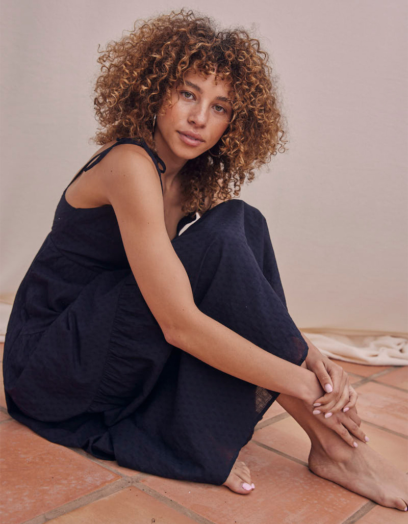 WEST OF MELROSE Tie Strap Tier Womens Midi Dress image number 1