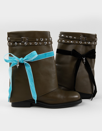 FULL TILT Grunge Shoelace Charms Primary Image