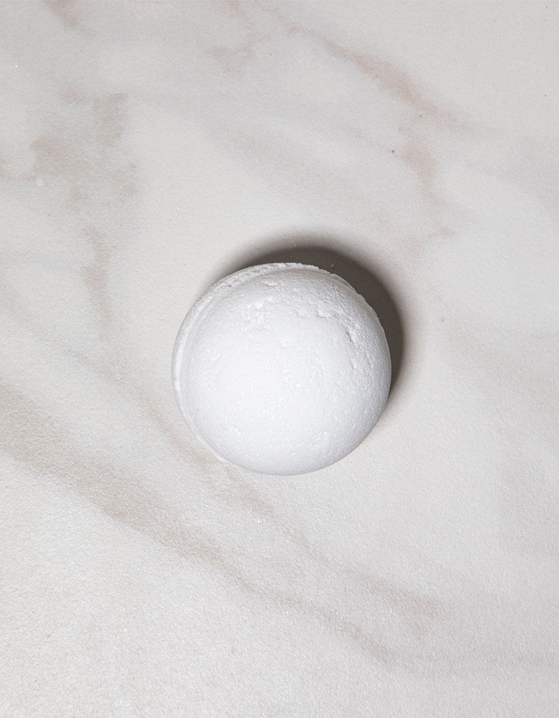 FEELING SMITTEN Cookies & Milk Bath Bomb image number 0