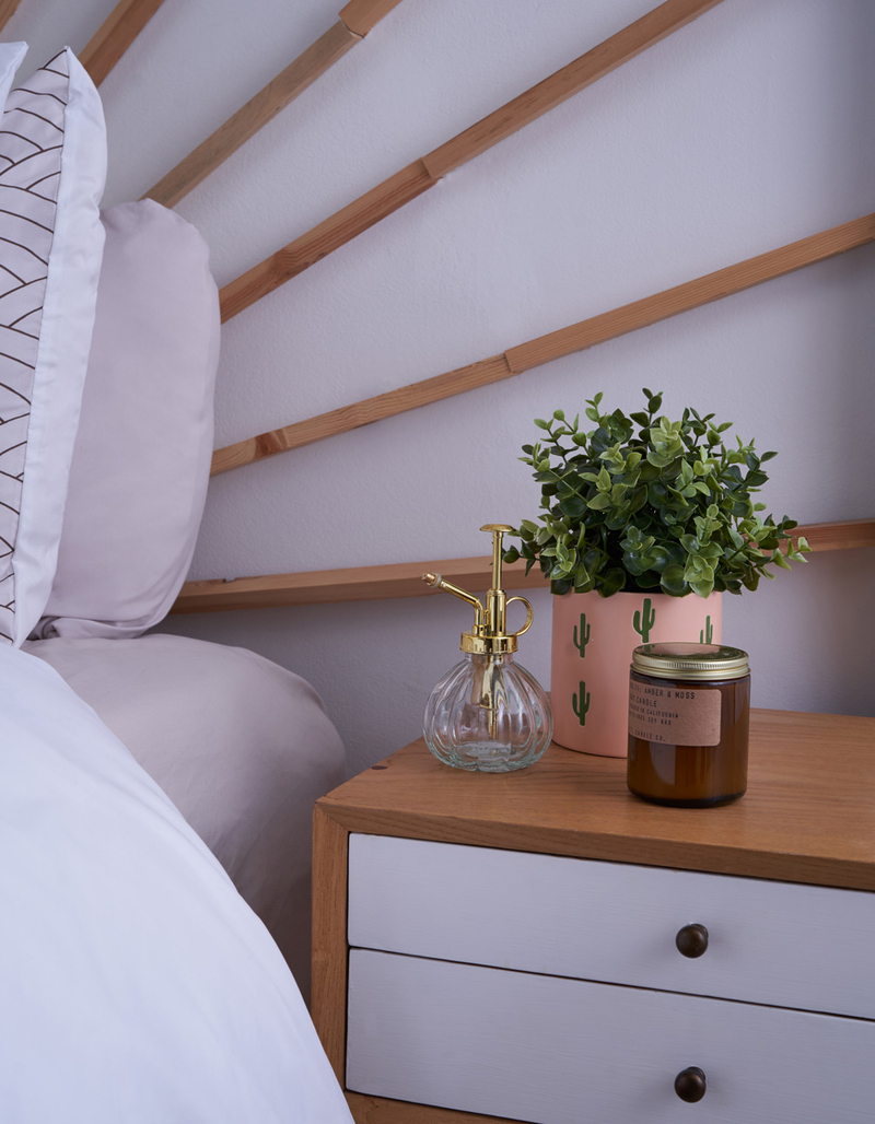 P.F. CANDLE CO. 7.2 oz Classic Soy Candle - No. 04: Teakwood & Tobacco image number 1