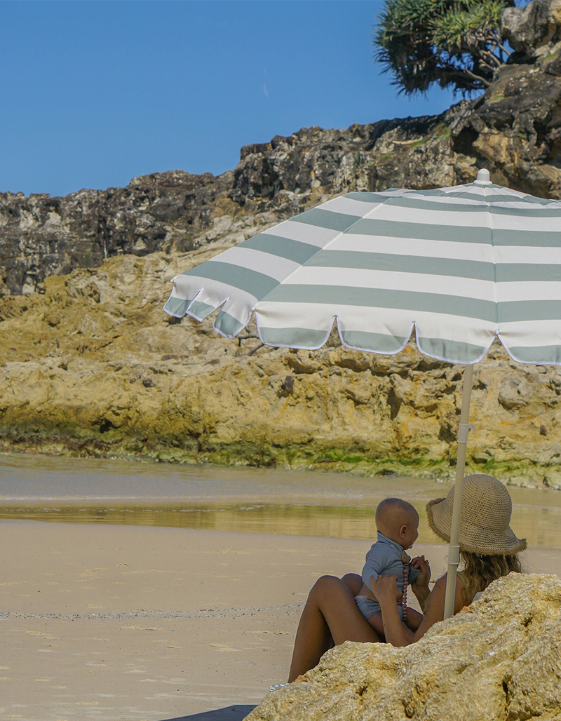 SUNNYLIFE Compact Beach Umbrella image number 3
